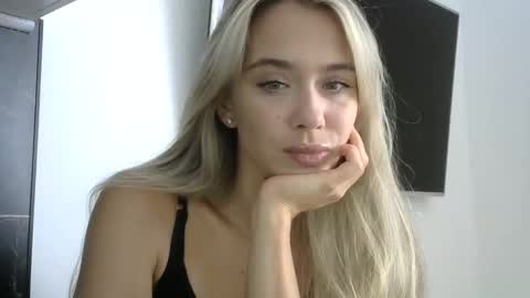 nelly_fortu online show from May 7, 11:17 am
