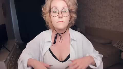 nelly_gloss online show from June 11, 7:39 am