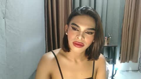 neomi online show from April 7, 3:47 pm