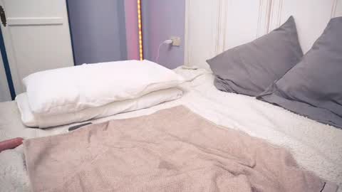 new dee online show from March 22, 3:05 pm