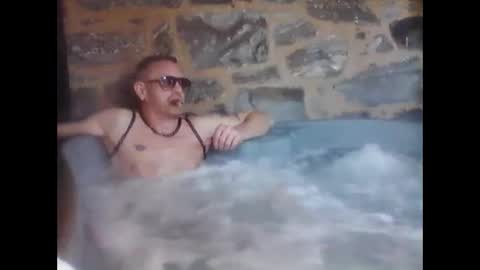 Snapshot of newfun11 chatting on December 22, 8:14 pm newfun11 online show from December 22, 8:14 pm