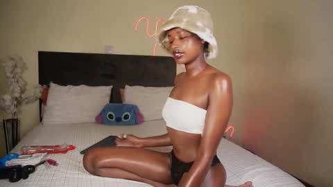 Snapshot of nia_bell chatting on December 23, 8:44 am kikiNiaAria online show from December 23, 8:44 am