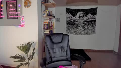 Nia online show from February 13, 7:10 pm