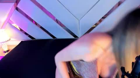 Nia online show from March 3, 4:19 am