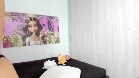  Nia  online show from October 11, 6:55 pm