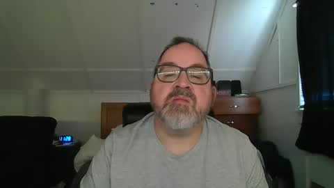 niceguy7208 online show from April 10, 3:28 pm