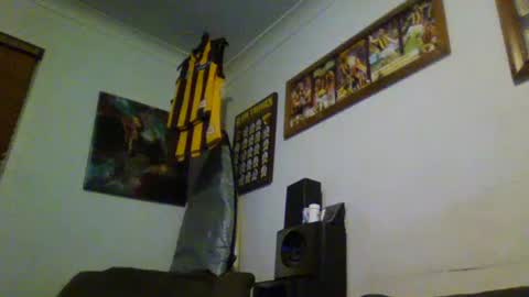 Snapshot of niceozziecockxxx chatting on February 23, 11:44 am Sexiishaine online show from February 23, 11:44 am