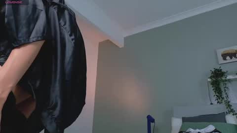 NICKI FOX  online show from October 8, 8:37 pm