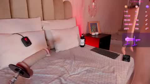 nickiwestt___ online show from June 17, 8:25 pm