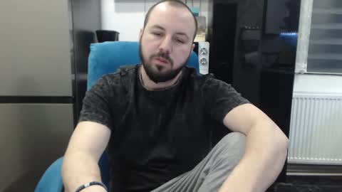 Julian online show from February 5, 11:41 pm