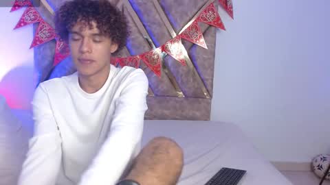 Snapshot of nickolas_moon chatting on February 17, 6:06 pm Nickolas Muoz online show from February 17, 6:06 pm