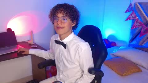 Snapshot of nickolas_moon chatting on February 18, 2:59 pm Nickolas Muoz online show from February 18, 2:59 pm