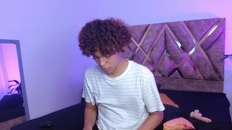 Snapshot of nickolas_moon chatting on February 2, 10:28 pm Nickolas Muoz online show from February 2, 10:28 pm