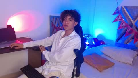 Snapshot of nickolas_moon chatting on February 18, 6:04 pm Nickolas Muoz online show from February 18, 6:04 pm