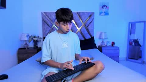 Snapshot of nickolas_moon chatting on October 19, 8:46 pm Nickolas Muoz online show from October 19, 8:46 pm