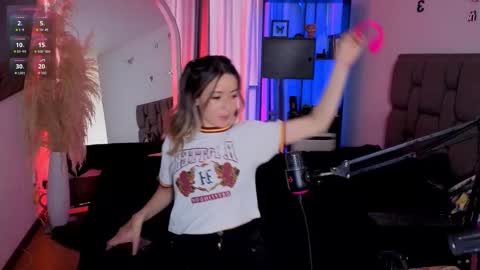 Nicky online show from February 11, 8:01 pm