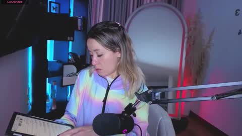 Nicky online show from December 4, 9:25 pm