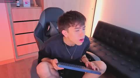 Nicolas online show from November 4, 8:10 pm