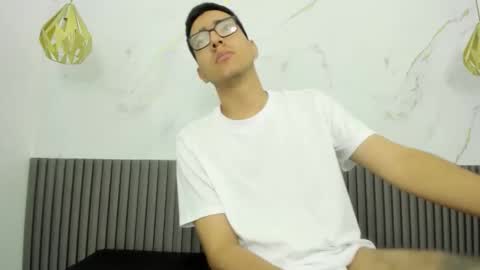 nicolasfine online show from February 3, 11:36 am