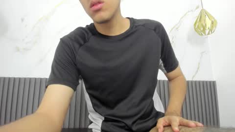 nicolasfine online show from February 4, 11:58 am