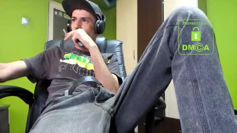 L. Nicolas online show from November 15, 7:54 am