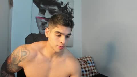 Snapshot of nicolasmuscle chatting on December 29, 10:57 pm Andres online show from December 29, 10:57 pm