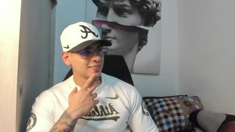 Snapshot of nicolasmuscle chatting on December 6, 12:40 am Andres online show from December 6, 12:40 am