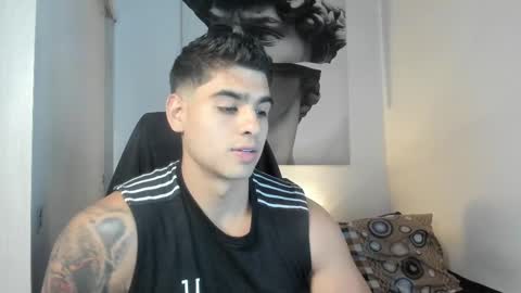 Snapshot of nicolasmuscle chatting on February 9, 10:00 pm Andres online show from February 9, 10:00 pm