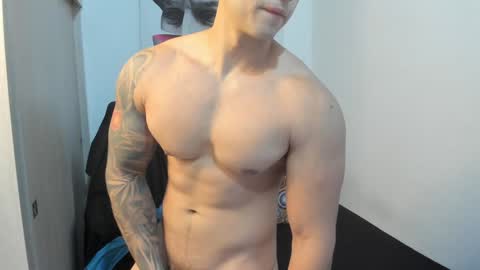 Snapshot of nicolasmuscle chatting on December 28, 10:55 pm Andres online show from December 28, 10:55 pm