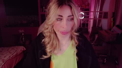 Nicole online show from May 31, 7:51 am