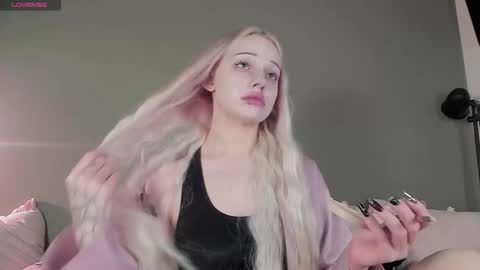 Mary online show from December 2, 11:52 am