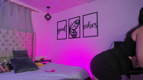 nicolee millerr online show from April 10, 12:54 pm