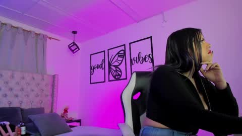 nicolee millerr online show from June 9, 12:16 pm
