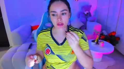 Nicolle online show from July 3, 11:42 pm