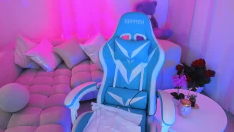 Nicolle online show from June 15, 11:08 pm