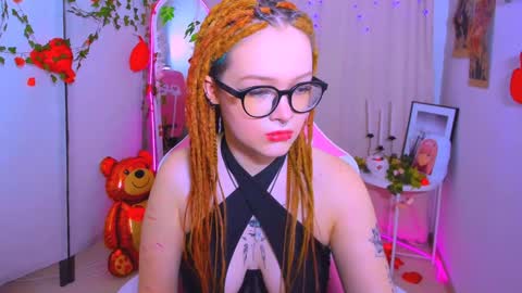 Nicole online show from February 8, 11:45 pm
