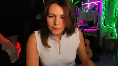 nicolehits online show from November 26, 9:28 am