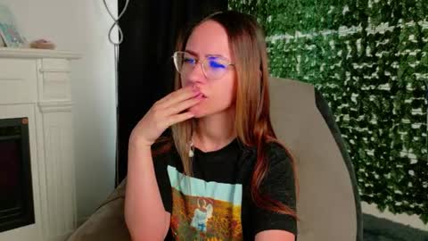 nicoleirisxxx online show from July 7, 5:20 am