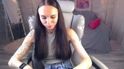 Nicole online show from June 3, 2:33 pm