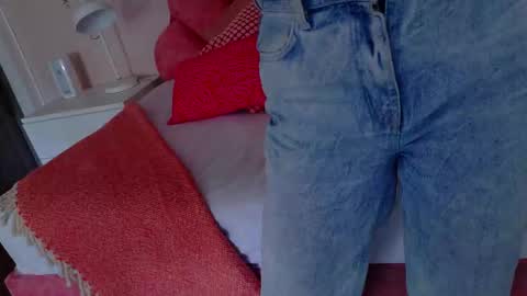 N I C O L E T  online show from November 18, 7:28 pm