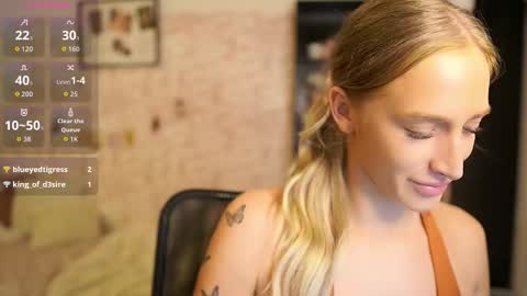 nicolette__shea_ online show from October 9, 8:31 am