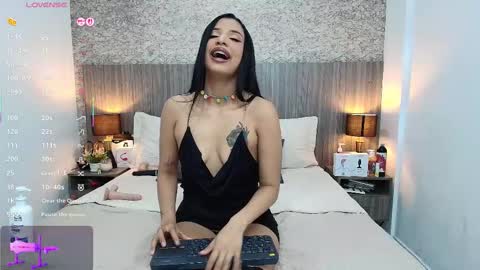 Nicolle Alvarez online show from March 7, 11:32 am