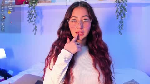 nicolle_evanss_ online show from April 3, 1:12 am