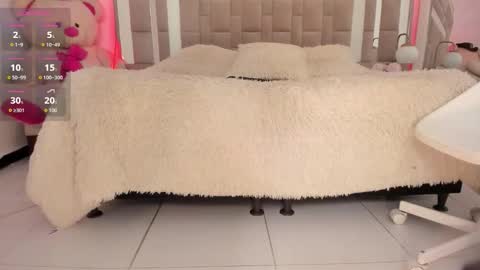 Snapshot of nicolle_foxy chatting on September 9, 1:44 pm Nicolle online show from September 9, 1:44 pm