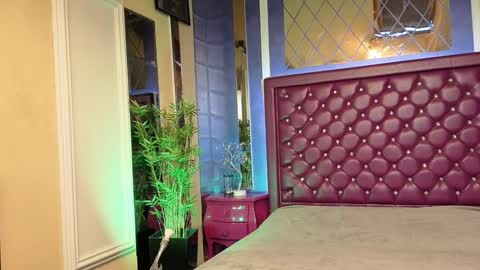 Snapshot of nicollepalmer chatting on December 10, 6:33 am Nicolle online show from December 10, 6:33 am