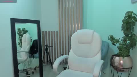 NicolRoss online show from January 3, 4:48 pm