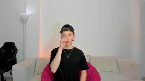 Nicolas Mucci online show from February 28, 9:15 am