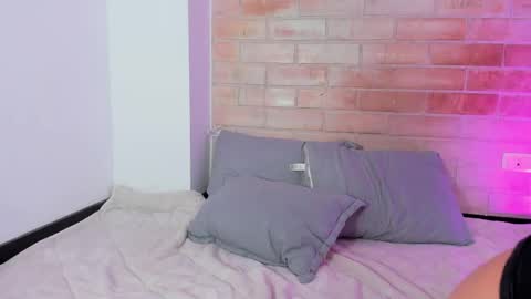 Niicole online show from May 26, 1:01 am