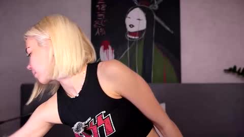 Snapshot of nika_lodge_official chatting on October 18, 3:16 pm Russian sweet baby online show from October 18, 3:16 pm