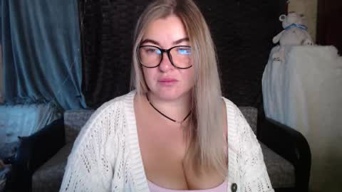 Snapshot of nikaskylink chatting on October 16, 3:50 am Nika online show from October 16, 3:50 am